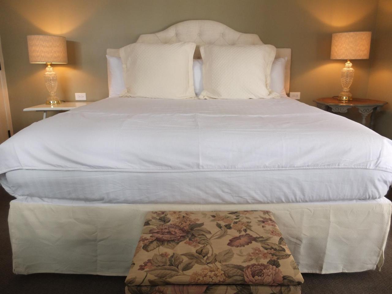The English Inn Eaton Rapids エクステリア 写真